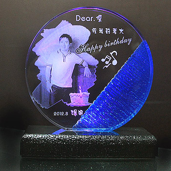 在這屬於你的日子， 祝福你永遠快樂!!  HAPPY BIRTHDAY!! MY DEAR BOSS
